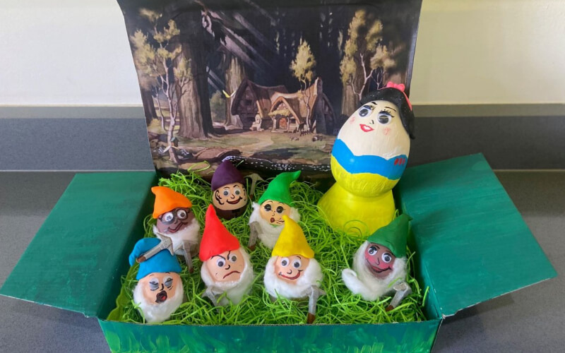 Easter egg decorating competition